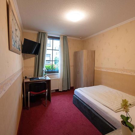 Hotel Am Rathaus Менден Экстерьер фото