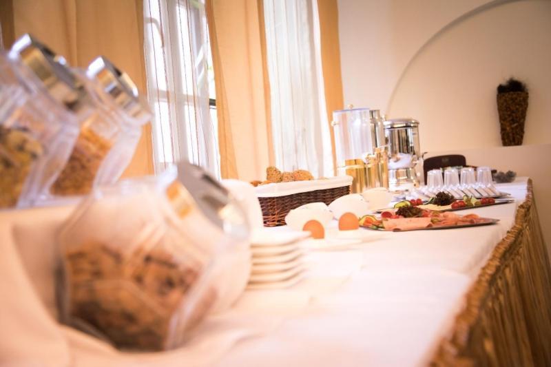 Hotel Am Rathaus Менден Экстерьер фото