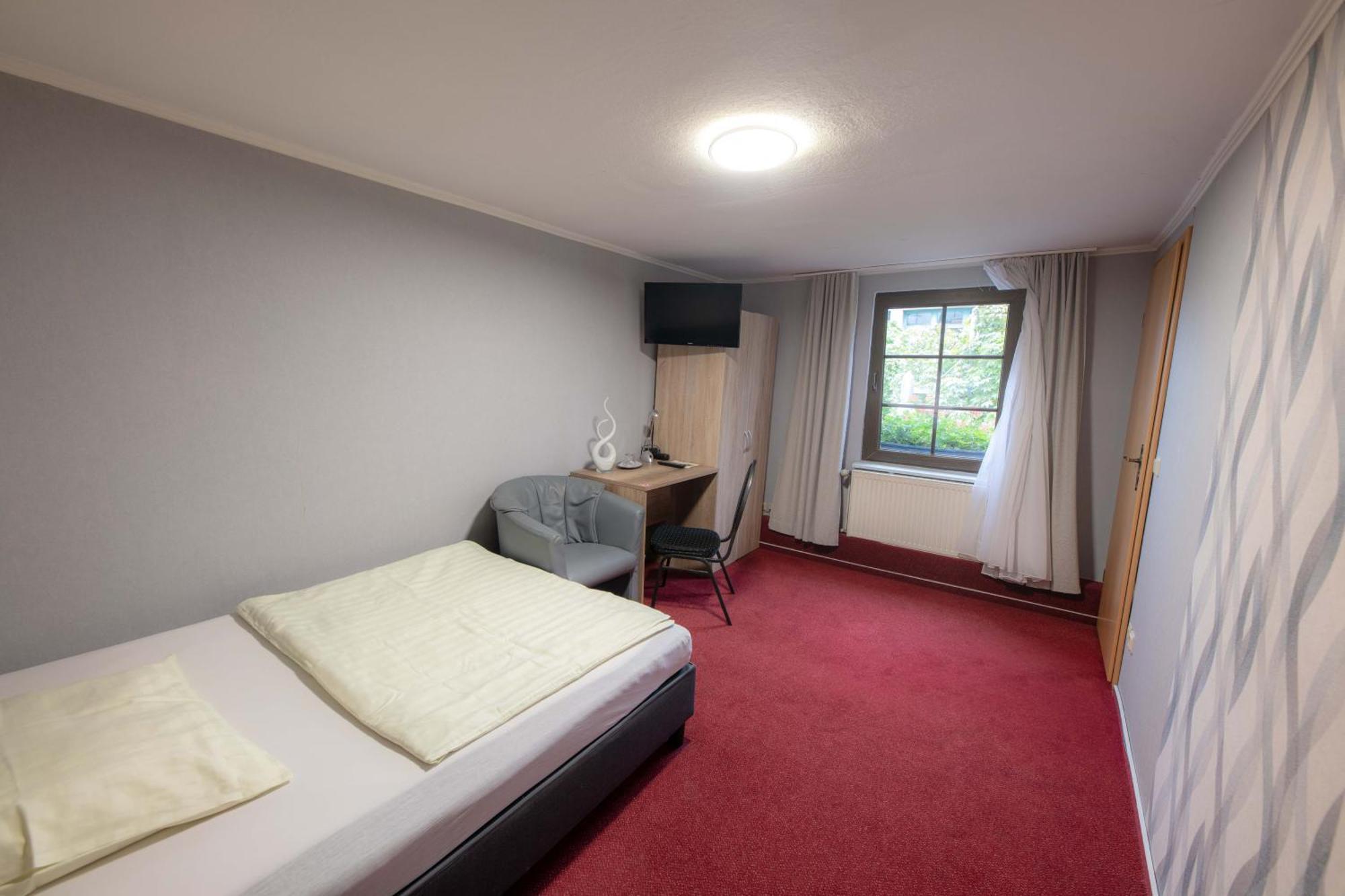 Hotel Am Rathaus Менден Экстерьер фото