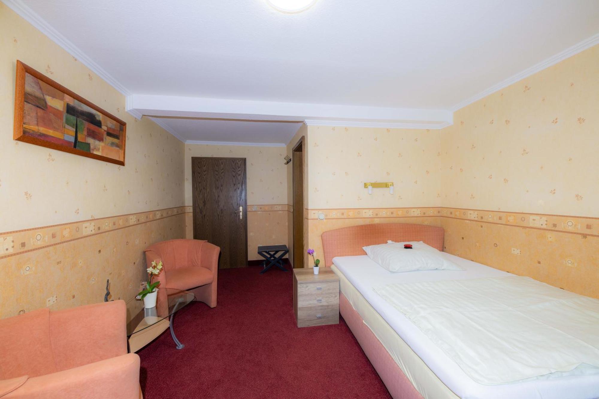 Hotel Am Rathaus Менден Экстерьер фото