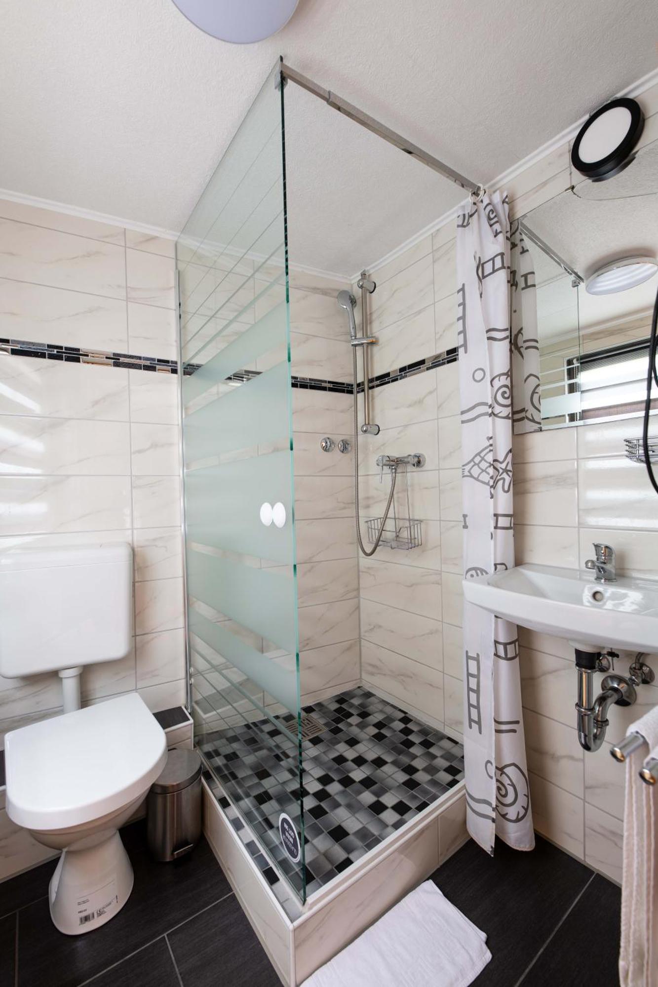 Hotel Am Rathaus Менден Экстерьер фото