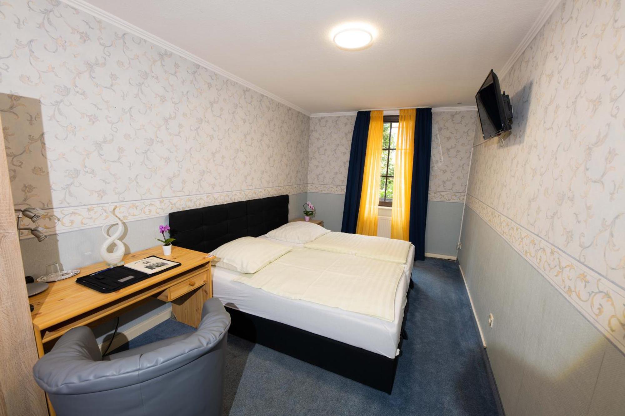 Hotel Am Rathaus Менден Экстерьер фото