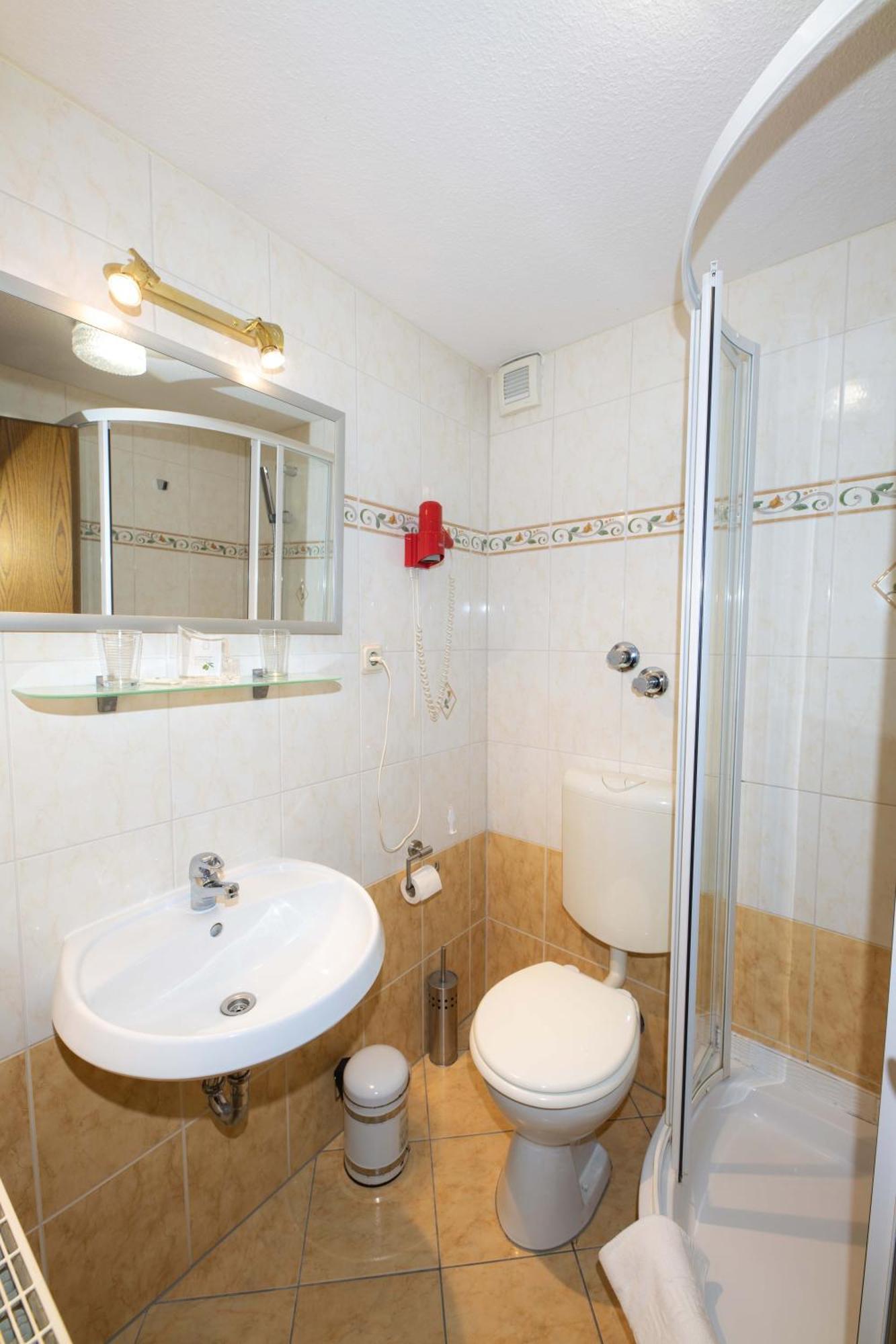 Hotel Am Rathaus Менден Экстерьер фото