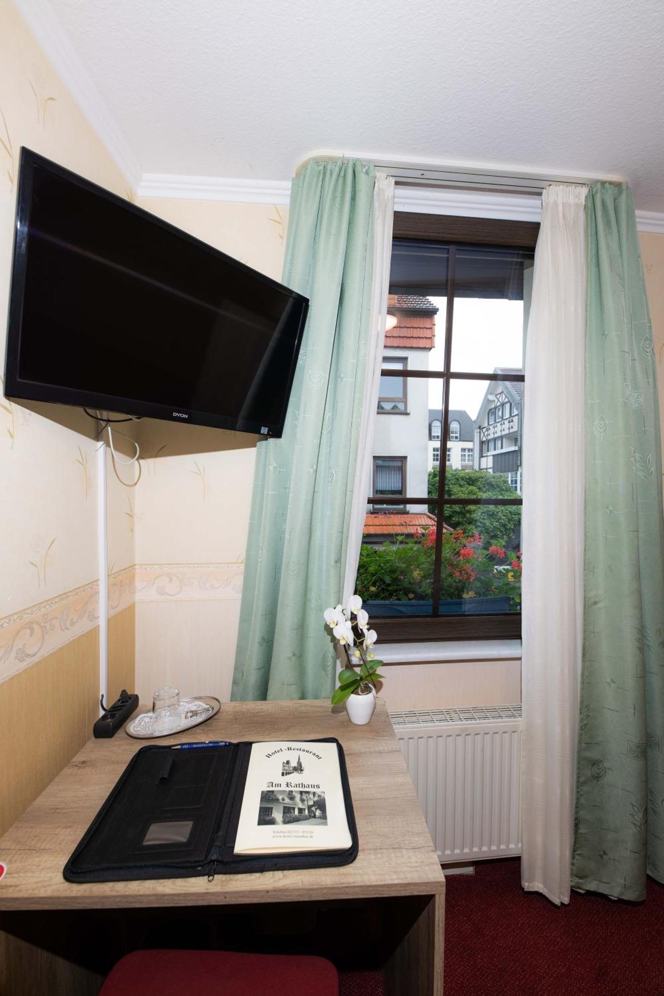 Hotel Am Rathaus Менден Экстерьер фото