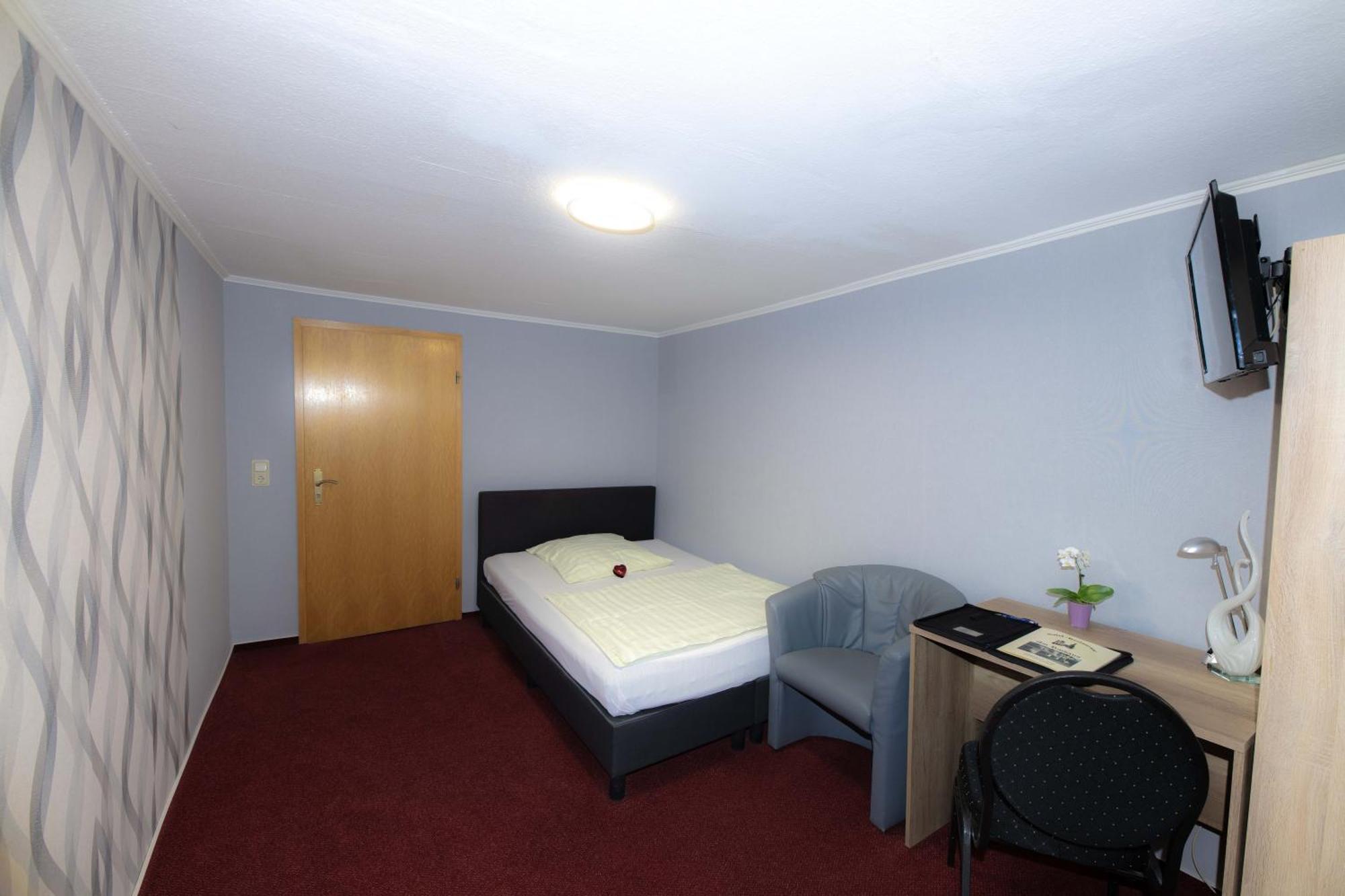 Hotel Am Rathaus Менден Экстерьер фото