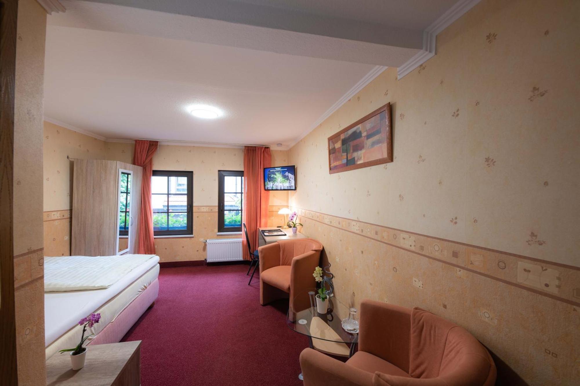 Hotel Am Rathaus Менден Экстерьер фото