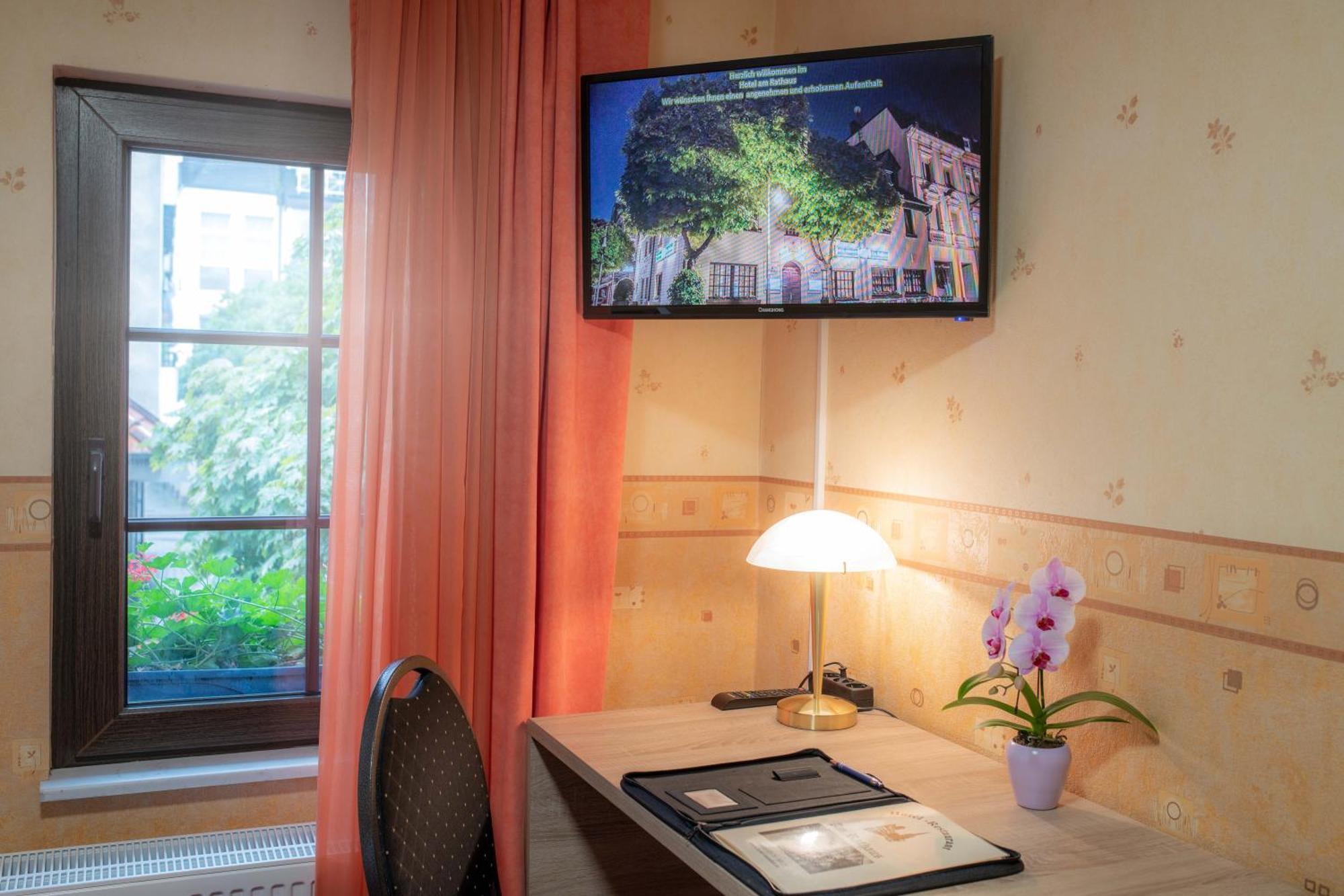 Hotel Am Rathaus Менден Экстерьер фото