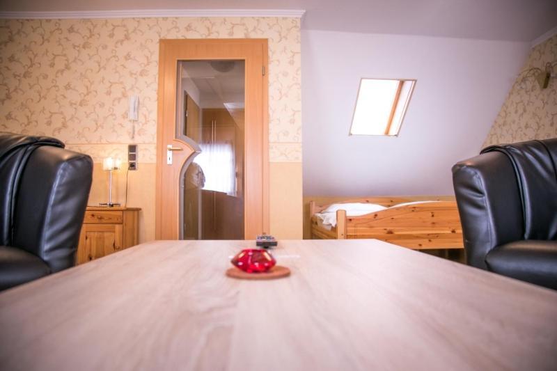 Hotel Am Rathaus Менден Экстерьер фото