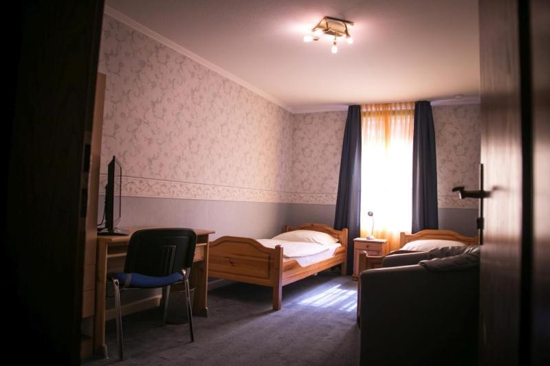 Hotel Am Rathaus Менден Экстерьер фото