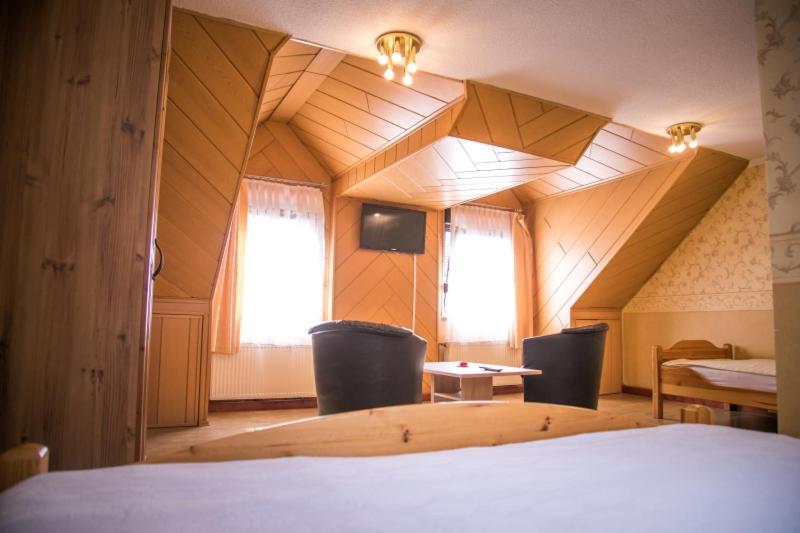 Hotel Am Rathaus Менден Экстерьер фото